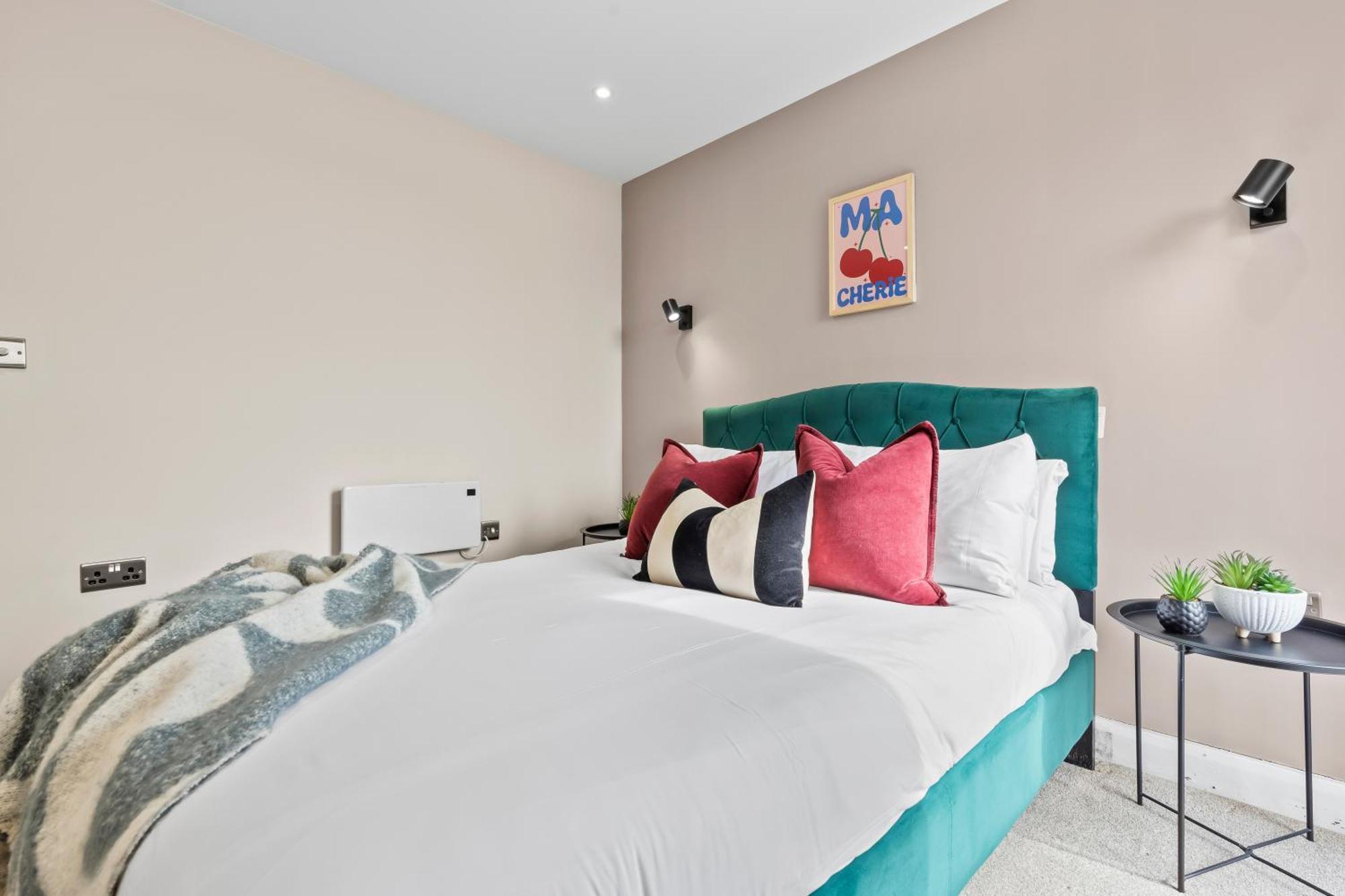 One Bed - - Modern Comfort Apartment