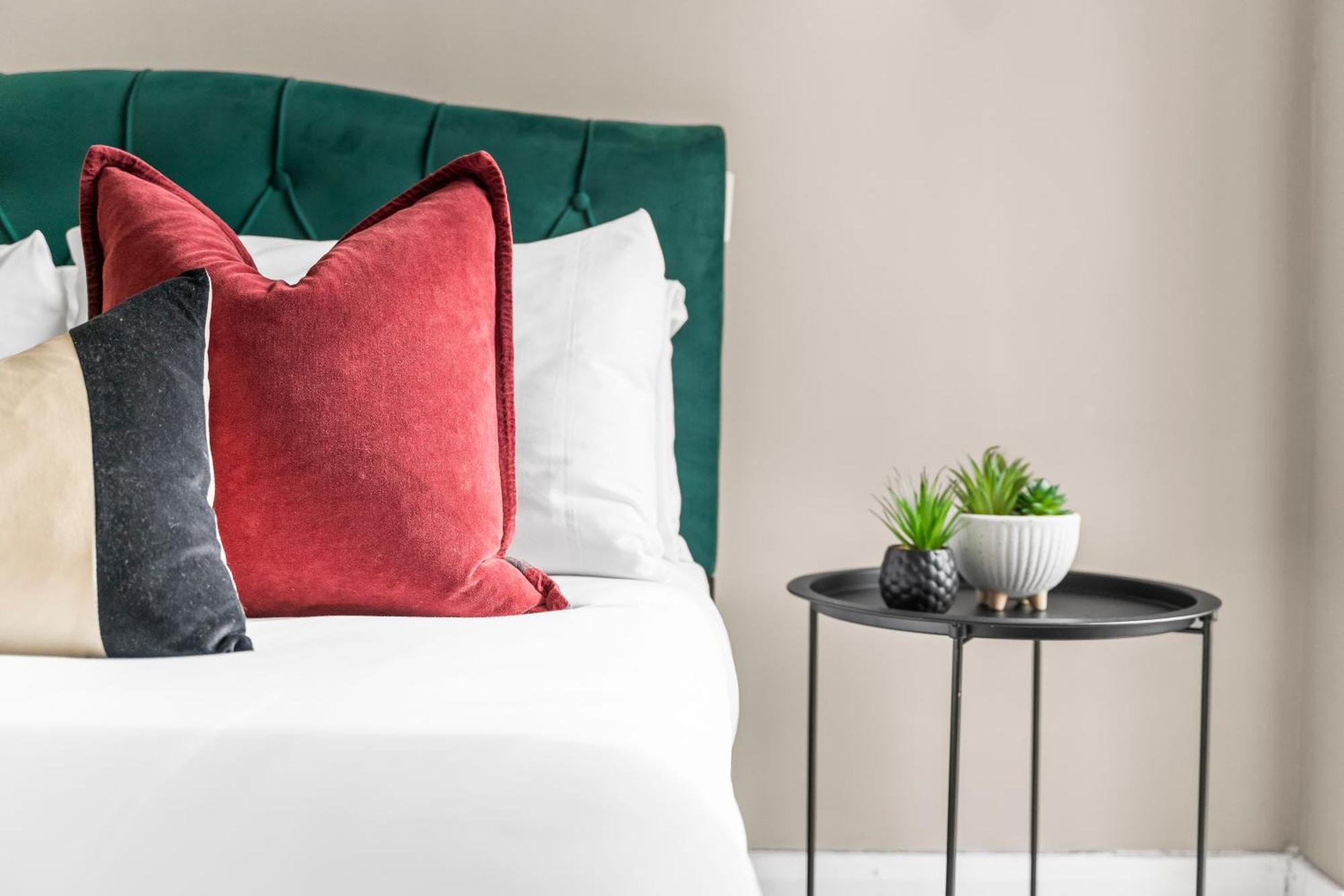 One Bed - - Modern Comfort