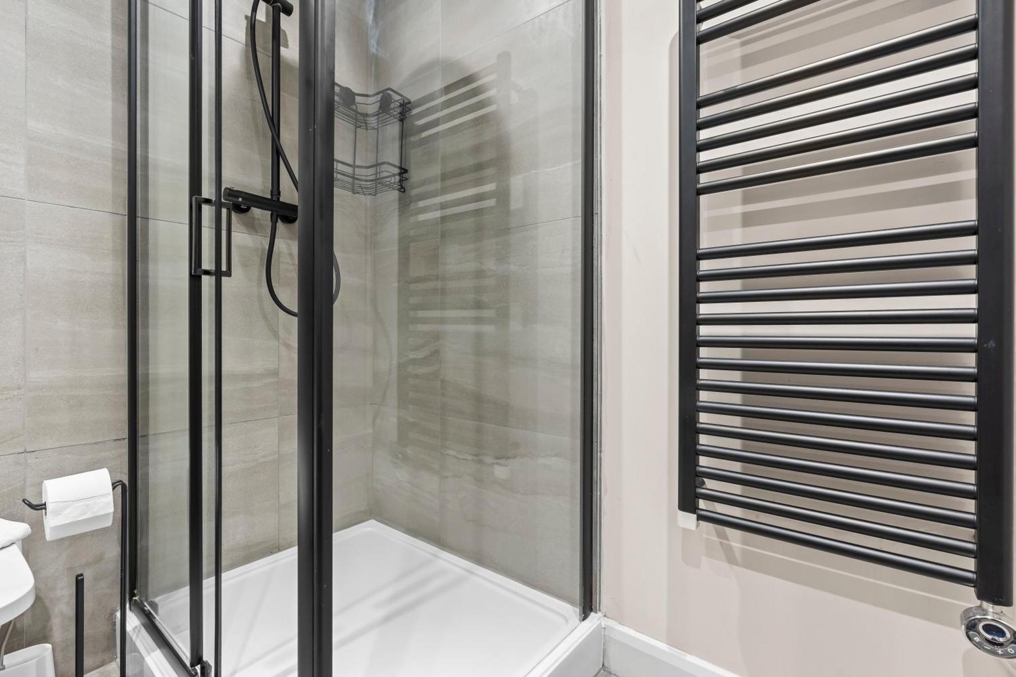 One Bed - - Modern Comfort Apartment