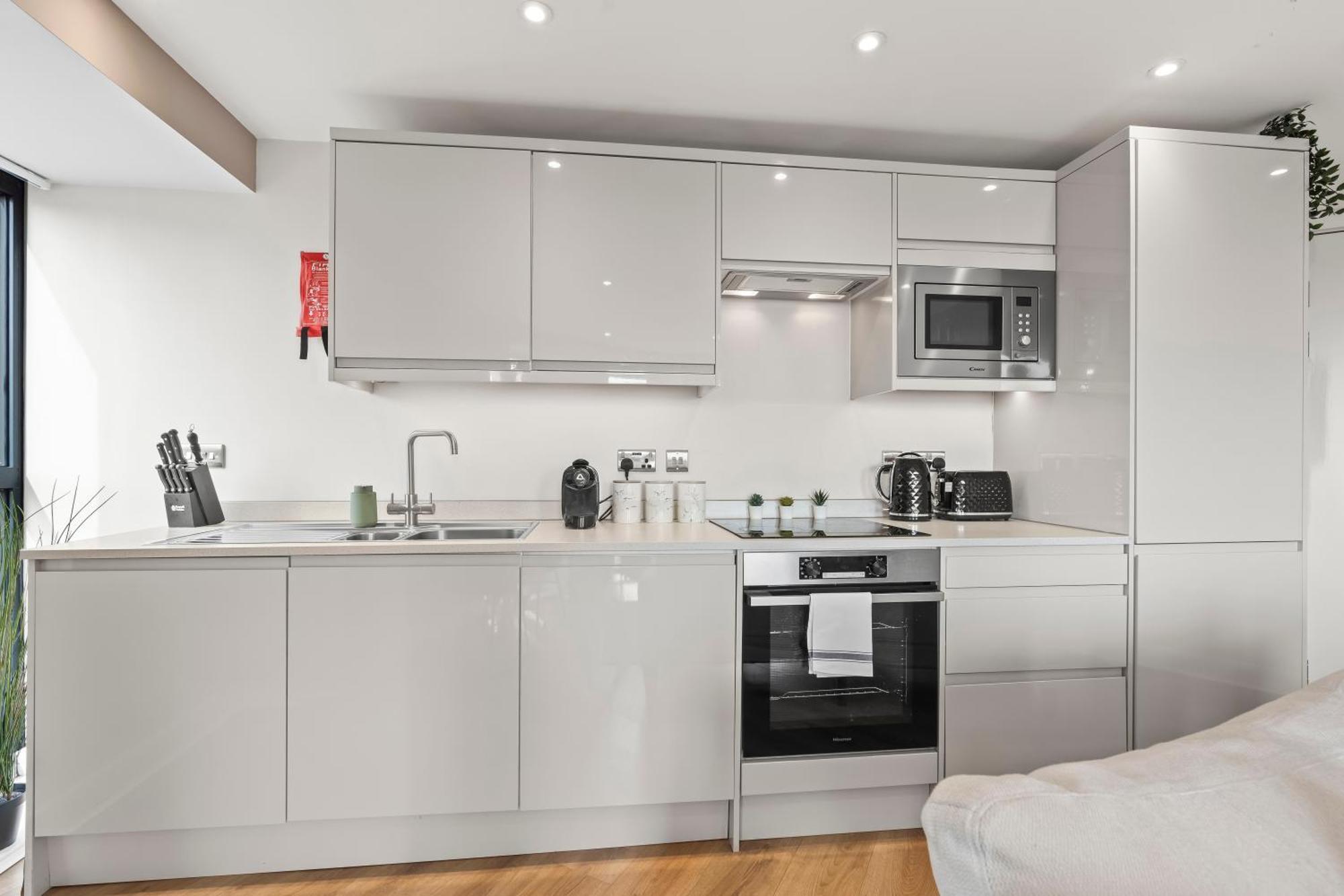 One Bed - - Modern Comfort Apartment *